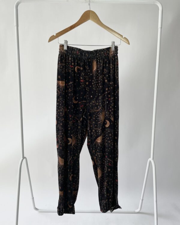 Calça veludo preta estampada FARM - G - VENDIDO SISTEMA OTO