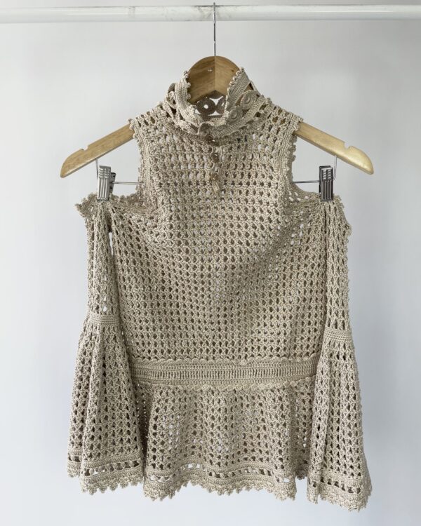 Blusa manga longa dourada crochê - P - VENDIDO SISTEMA OTO