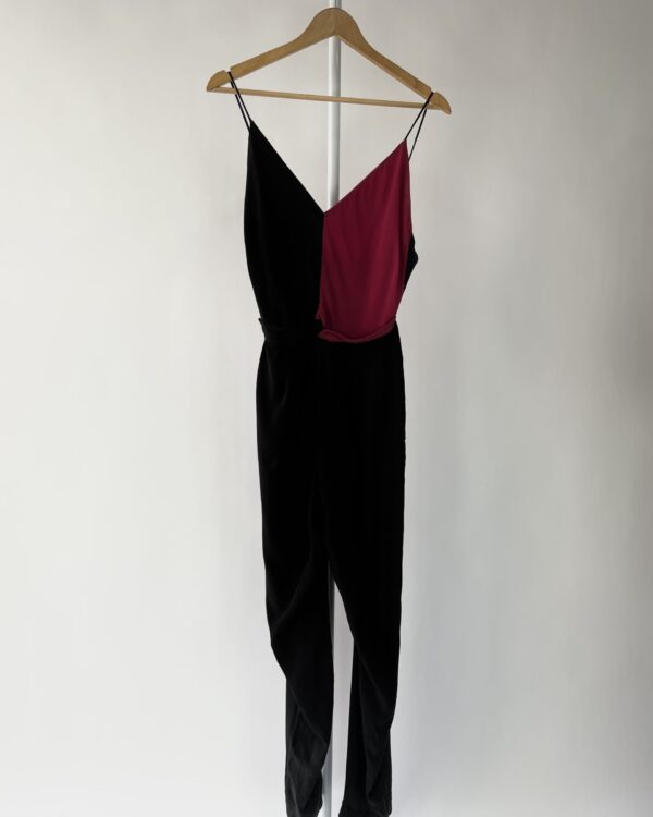 Macacão seda preto com vermelho ABRAND - 36 - VENDIDO SISTEMA OTO