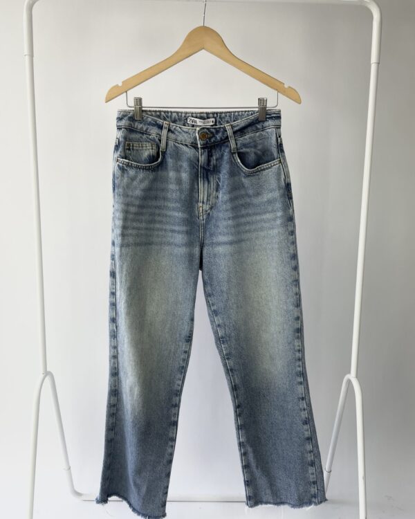Calça jeans lavagem clara ZARA - 38 - VENDIDO SISTEMA OTTO