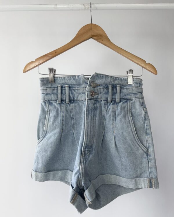 Short jeans lavagem clara ZARA - 34 - VENDIDO SISTEMA OTO