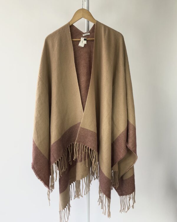 Poncho bege e lilás LE LIS BLANC - VENDIDO SISTEMA OTO