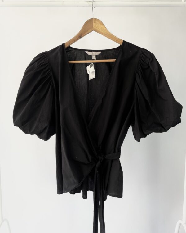 Blusa preta transpassada H&M - M - VENDIDO SISTEMA OTO