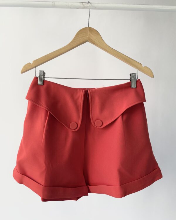 Short vermelho com detalhes CURADORIA BRAND STORE - P *nunca usado* - VENDIDO SISTEMA OTO