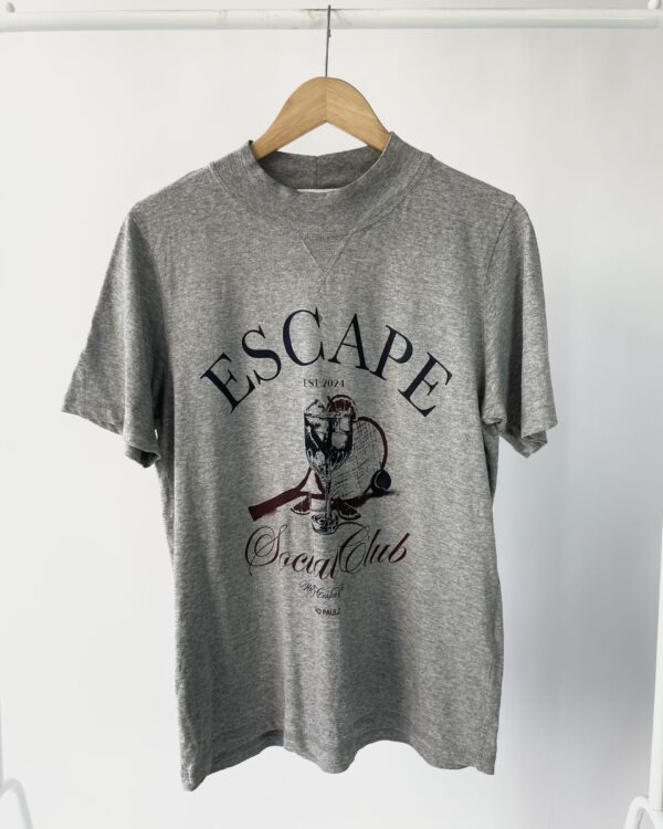 T shirt cinza com estampa NV + CASA COSTA - P - VENDIDO SISTEMA OTO