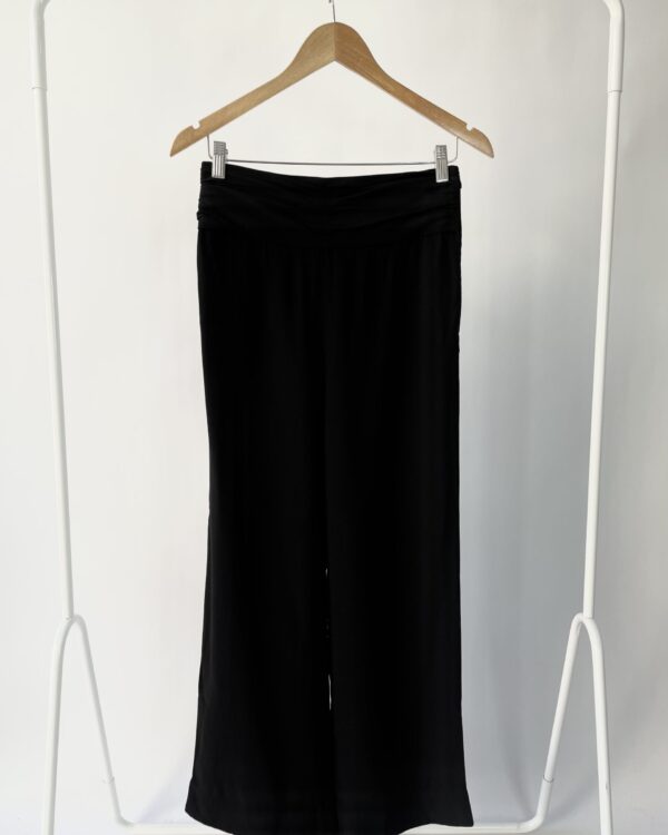 Calça preta com detalhe CRIA BARROS - 36 - VENDIDO SISTEMA OTO