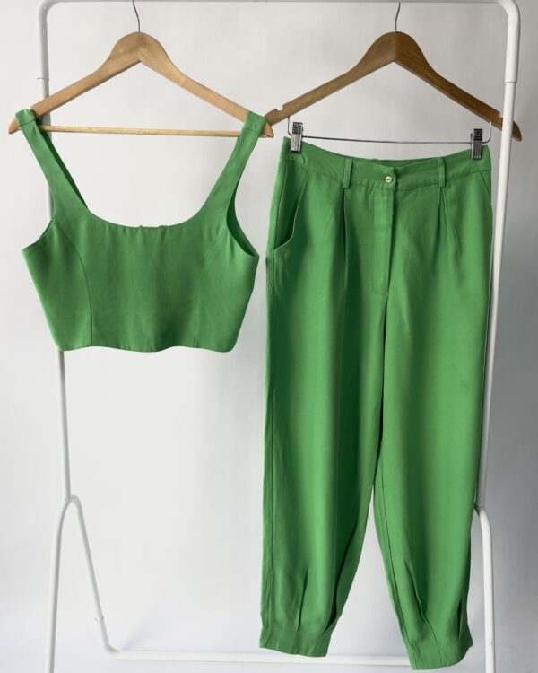 Conjunto calça e top verde AHKA - M - VENDIDO SIST OTO