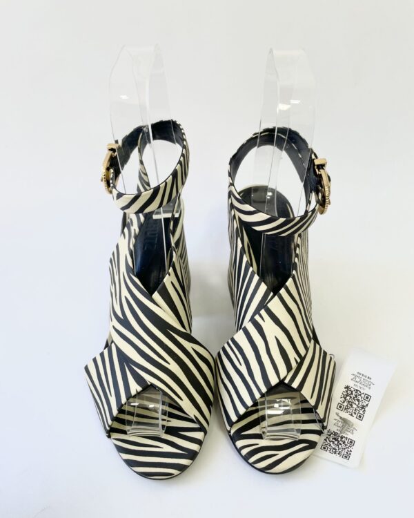 Sandalia zebra SCHUTZ - 37 *NUNCA USADA* - VENDIDO SISTEMA OTO