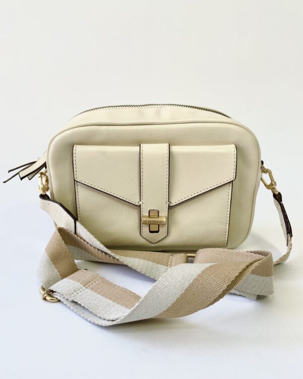 Bolsa off white com detalhe SCHUTZ - VENDIDO SISTEMA OTO