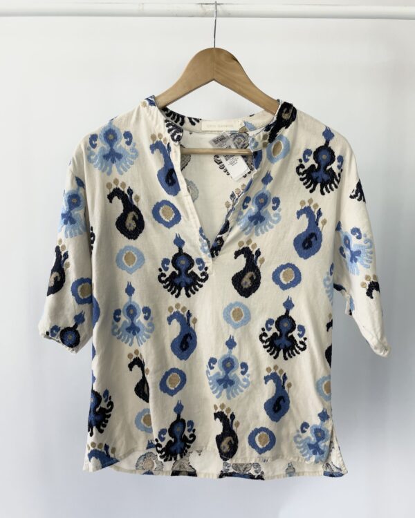 Blusa off com bordados azuis CRIS BARROS - 36 - VENDIDO SISTEMA OTO
