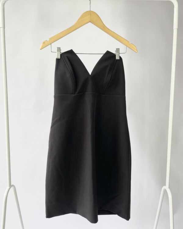 Vestido preto curto com detalhe CURADORIA BRAND STORE - M *nunca usado* - VENDIDO SISTEMA OTO