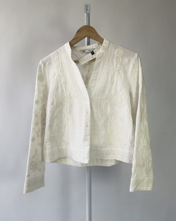 Casaqueto off com bordados ZARA - PP - VENDIDO SISTEMA OTO