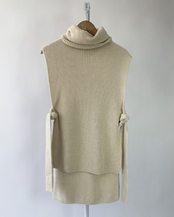 Blusa sem manga off wihte tricot IDA - P - VENDIDO SISTEMA OTO