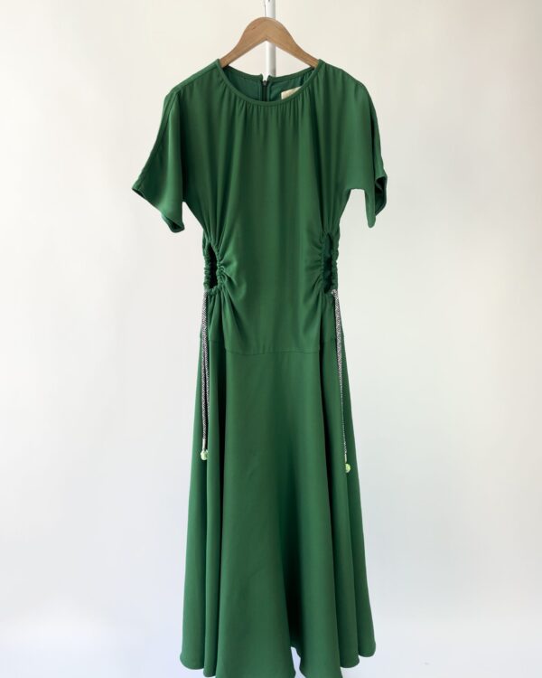 Vestido midi verde detalhe recorte na cintura CRIS BARROS - 38 - VENDIDO SISTEMA OTTO