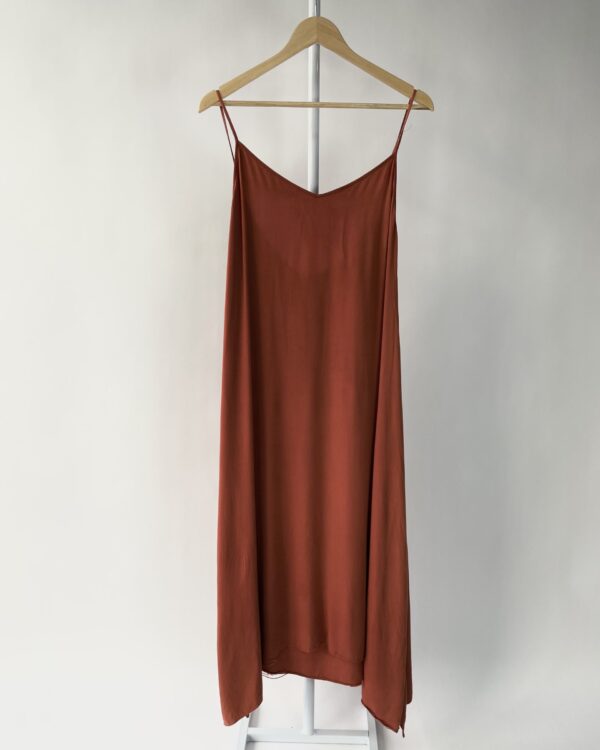 Vestido terracota com detlahes TRIYA - P - VENDIDO SISTEMA OTO