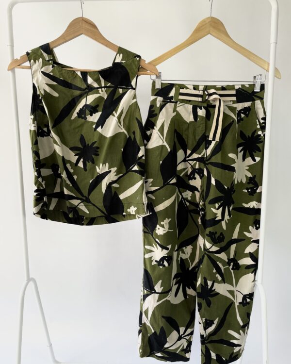 Conjunto verde estampado calça e blusa CANTAO - P - VENDIDO SISTEMA OTO