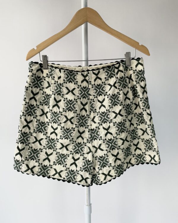 Bermuda off white com bordados verde ZARA - G - VENDIDO SISTEMA OTO