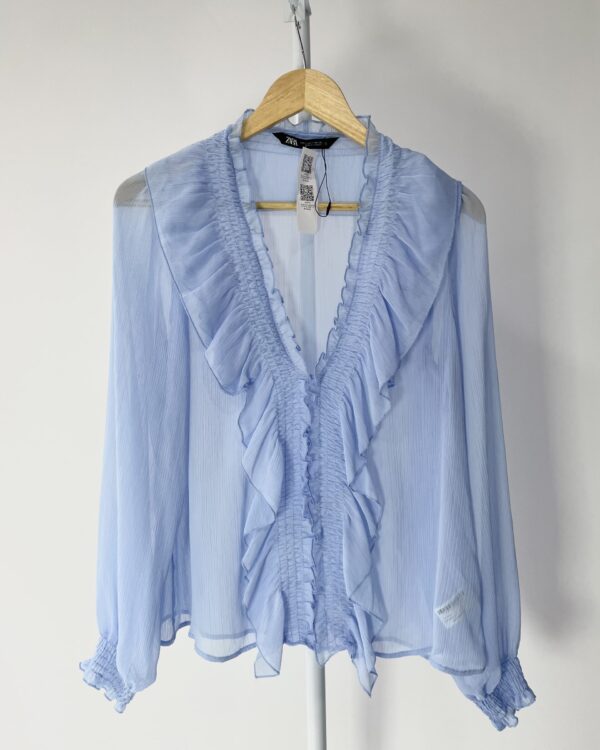 Blusa azul babados na frente ZARA - P - VENDIDO SISTEMA OTO