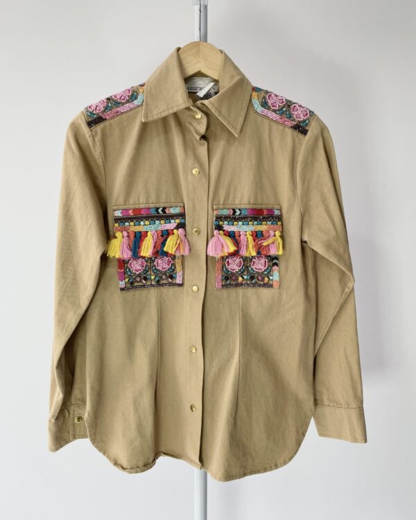 Camisa caqui com aplicações ROSANA BERNARDES -M - VENDIDO SISTEMA OTO