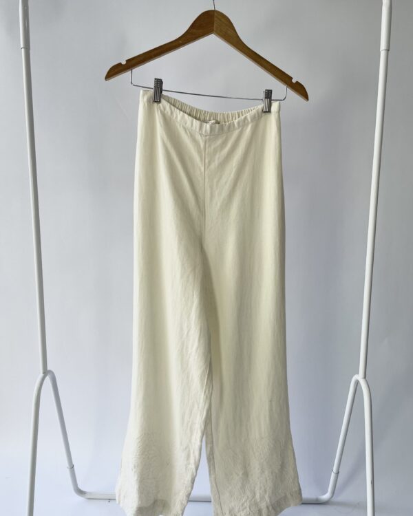 Calça off white pantalona com bordados ZARA - P - VENDIDO SISTEMA OTO