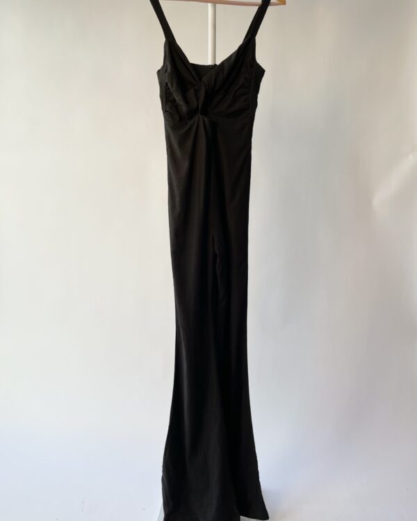 Macacão preto flare recorte no busto BASY - 36