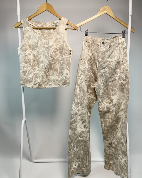 Conjunto sarja cinza e off white com estampa calça e blusa REVERSA - PP - VENDIDO SISTEMA OTO