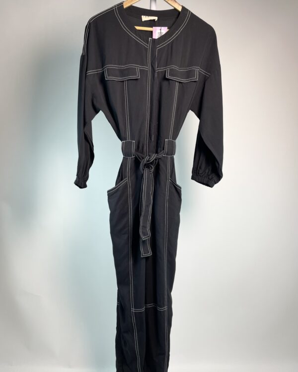 Macacão preto com pesponto branco IDA 36 VENDIDO SISTEMA OTTO