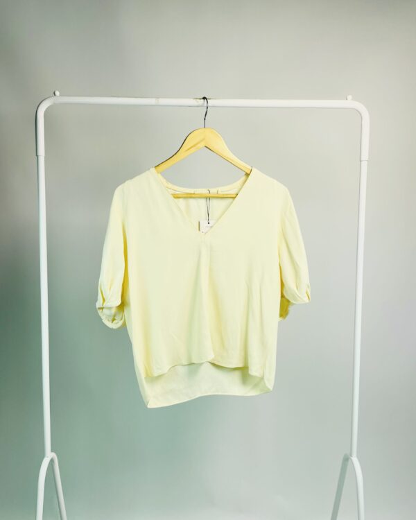 Blusa bege decote v CRIS BARROS - 38 - VENDIDO SISTEMA OTO