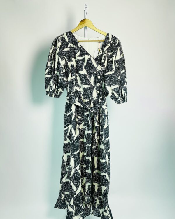 Vestido longo off white com estampa preta  e botões ABRAND - 42 *nunca usado* - VENDIDO SISTEMA OTO