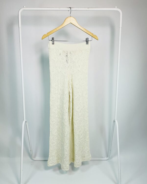 Calça off white tricot ZARA - P - VENDIDO SISTEMA OTO
