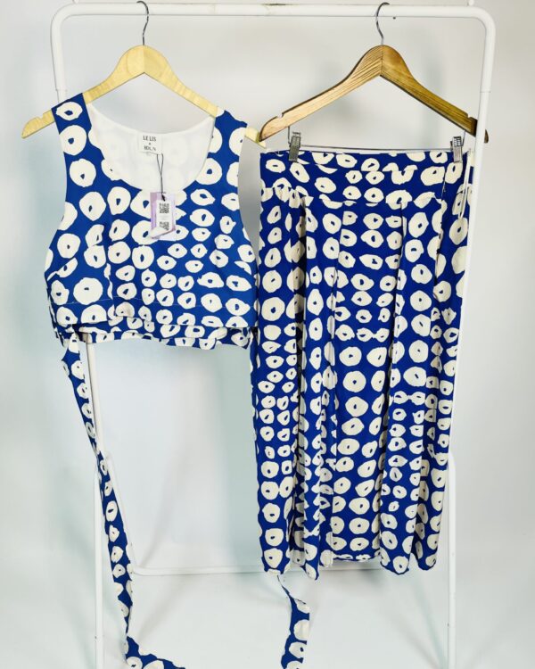 Conjunto azul e off blusa e saia seda  LE LIS + BDLN - 42 - VENDIDO SISTEMA OTO