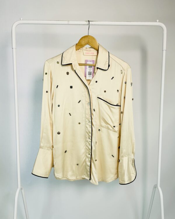 Camisa cetim bege com pedras bordadas ELIZA CONDE - PP *nunca usada* - VENDIDO SISTEMA OTO