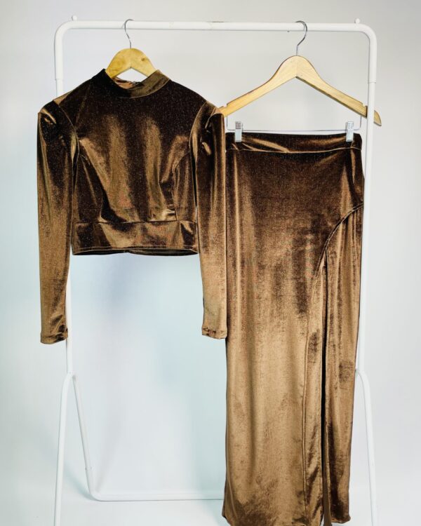 Conjunto blusa e saia longa de veludo marrom com brilhos MARTU - 38 - VENDIDO SISTEMA OTO