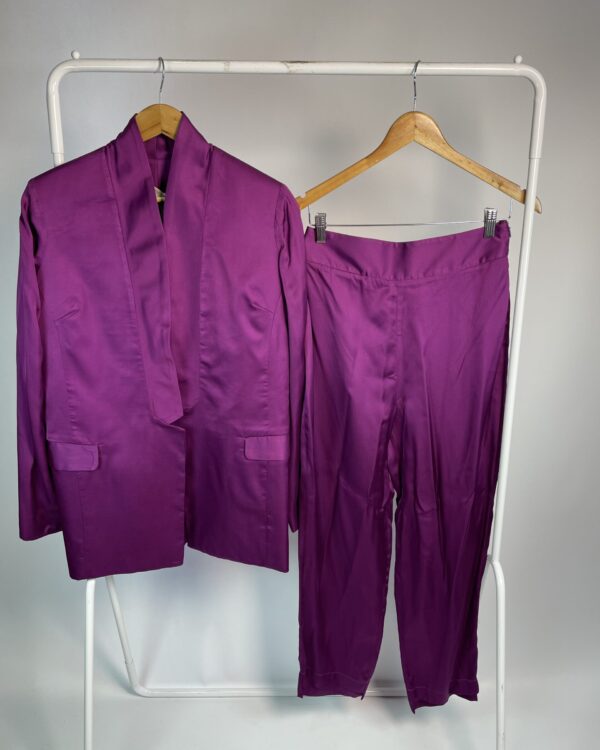 Conjunto blazer e calça roxa calça acetinada MARTU - 42 *nunca usado*