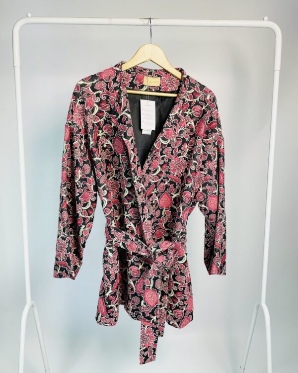 Casaco preto com faixa estampa off e rosa flores CAROL BASSI - 34 - VENDIDO SIST OTO