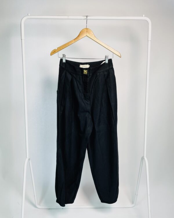 Calça preta alfaiataria com botão dourado HORTO - 40 - VENDIDO SISTEMA OTO