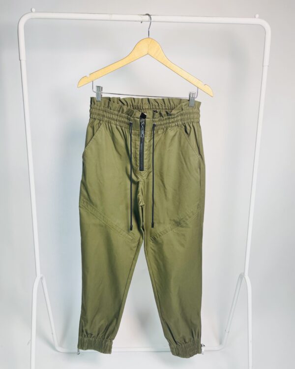 Calça verde musgo com elástico na cintura e ziper prata ANIMALE - 42 - VENDIDO SISTEMA OTO