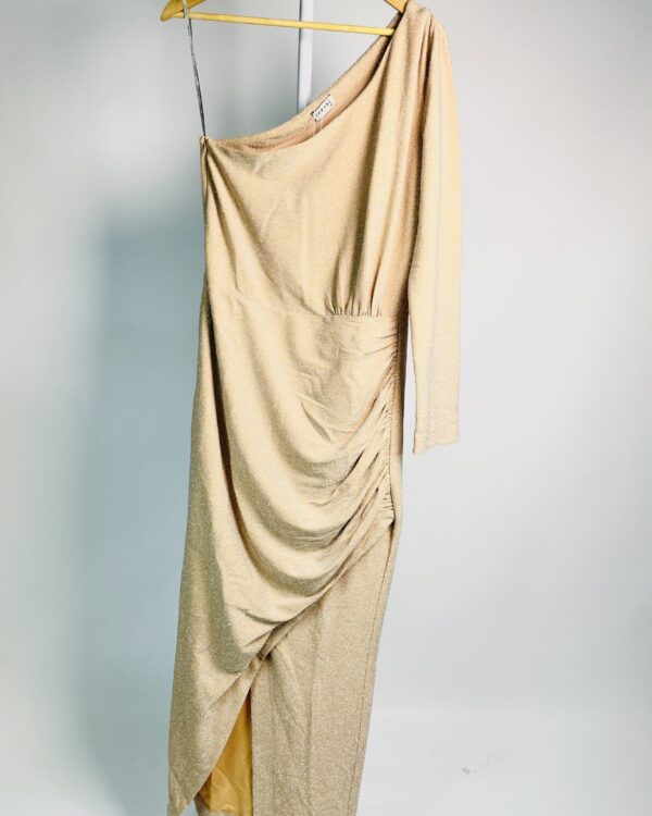 Vestido longo bege com lurex um ombro com drapeado e fenda na lateral IORANE - 42 - VENDIDO SISTEMA OTO