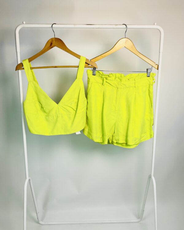 Conjunto verde lima short e top ABRAND - 40