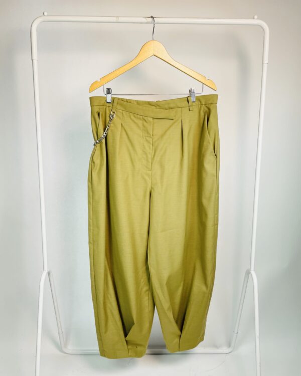 Calça verde miitar com corrente prata 'Ully' NV - 44 VENDIDO SISTEMA OTO