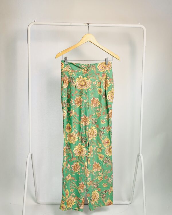 Calça verde com estampa florida NV - 36 - VENDIDO SISTEMA OTO