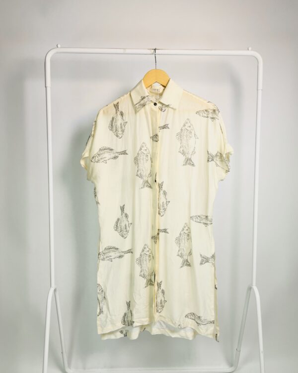 Camisa off com estampa peixes cinza JÚNIOR COSTA - M - VENDIDO SISTEMA OTO