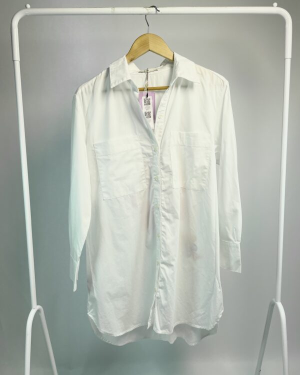 Camisa algodão oversized branco com bordados nas costas - M - VENDIDO SISTEMA OTO