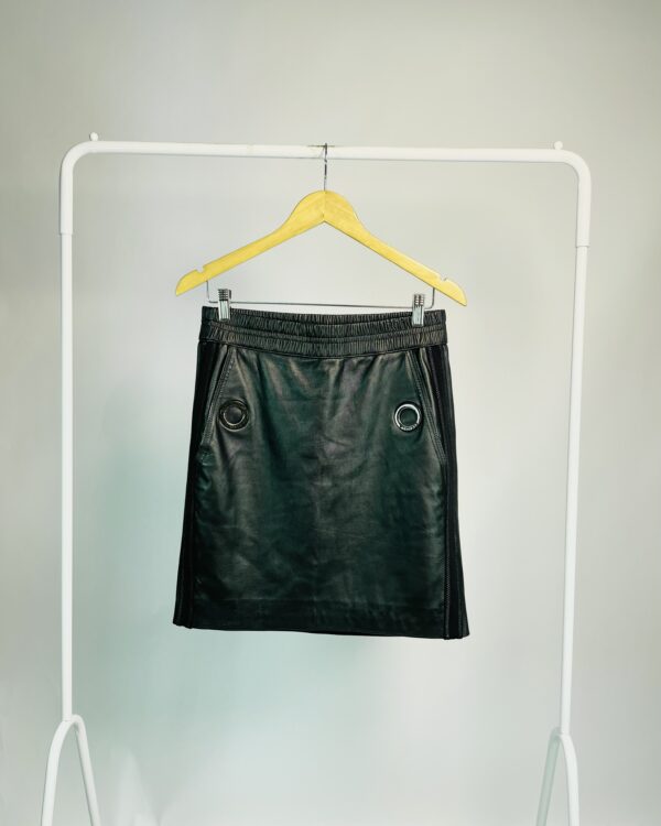 Saia de couro preto com ilhós ANIMALE - 42 - VENDIDO SISTEMA OTO