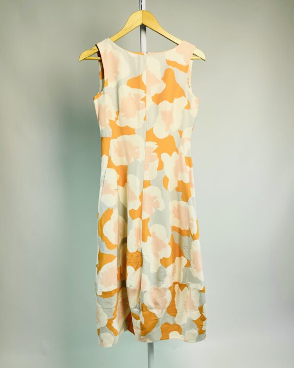 Vestido branco com estampa laranja e rosa COS - 34