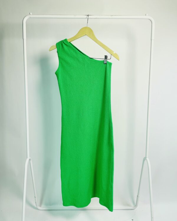 Vestido verde texturizado um ombro só CIA MARÍTIMA - P - VENDIDO SISTEMA OTO