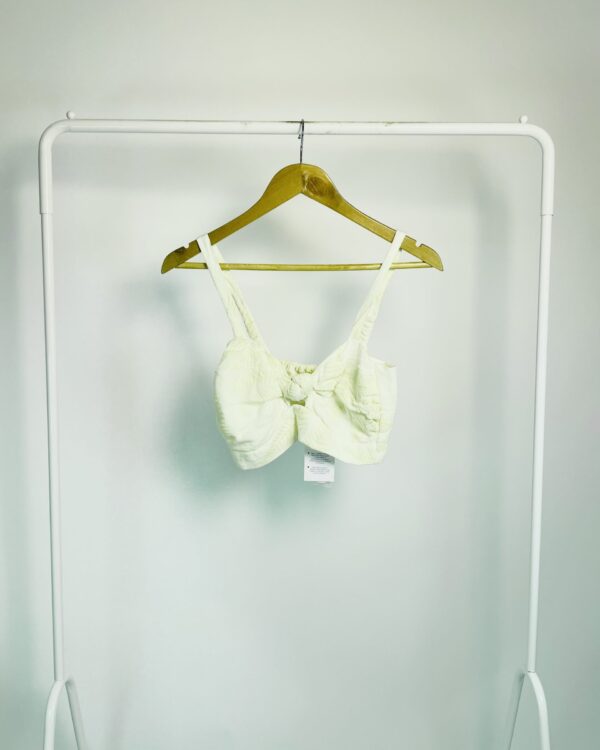 Top off white com bordados e lastex nas costas FARM - G - VENDIDO SIST OTO