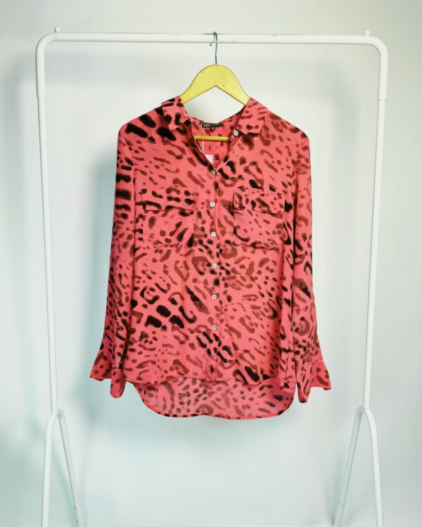 Camisa rosa e preta estampa onça BO.BÔ - M - VENDIDO SISTEMA OTO