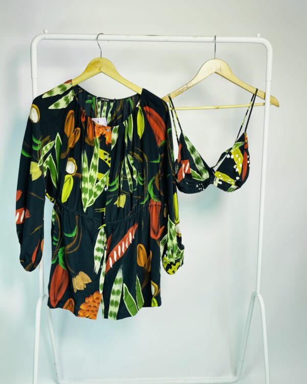 Conjunto camisa parka e top seda azul marinho com estampa tons escuros ABRAND - 38 - VENDIDO SISTEMA OTO