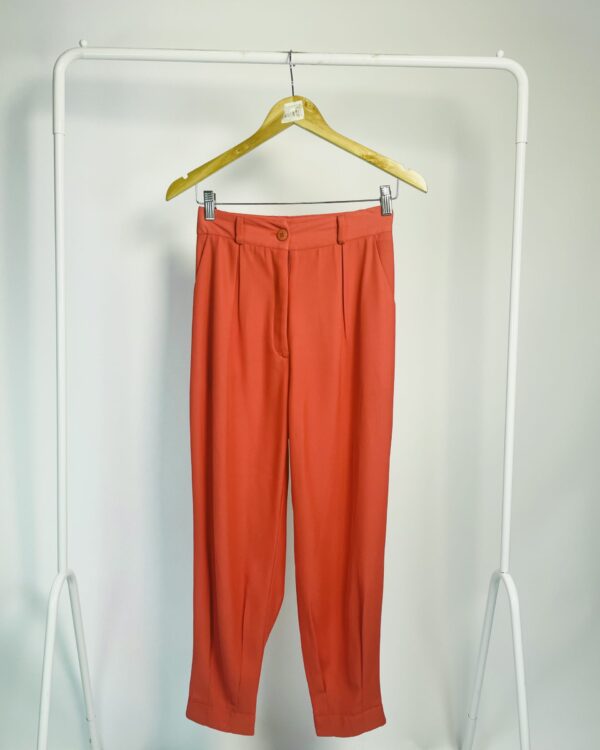 Calça vermelha pregas na frente AHKA - PP - VENDIDO SISTEMA OTO